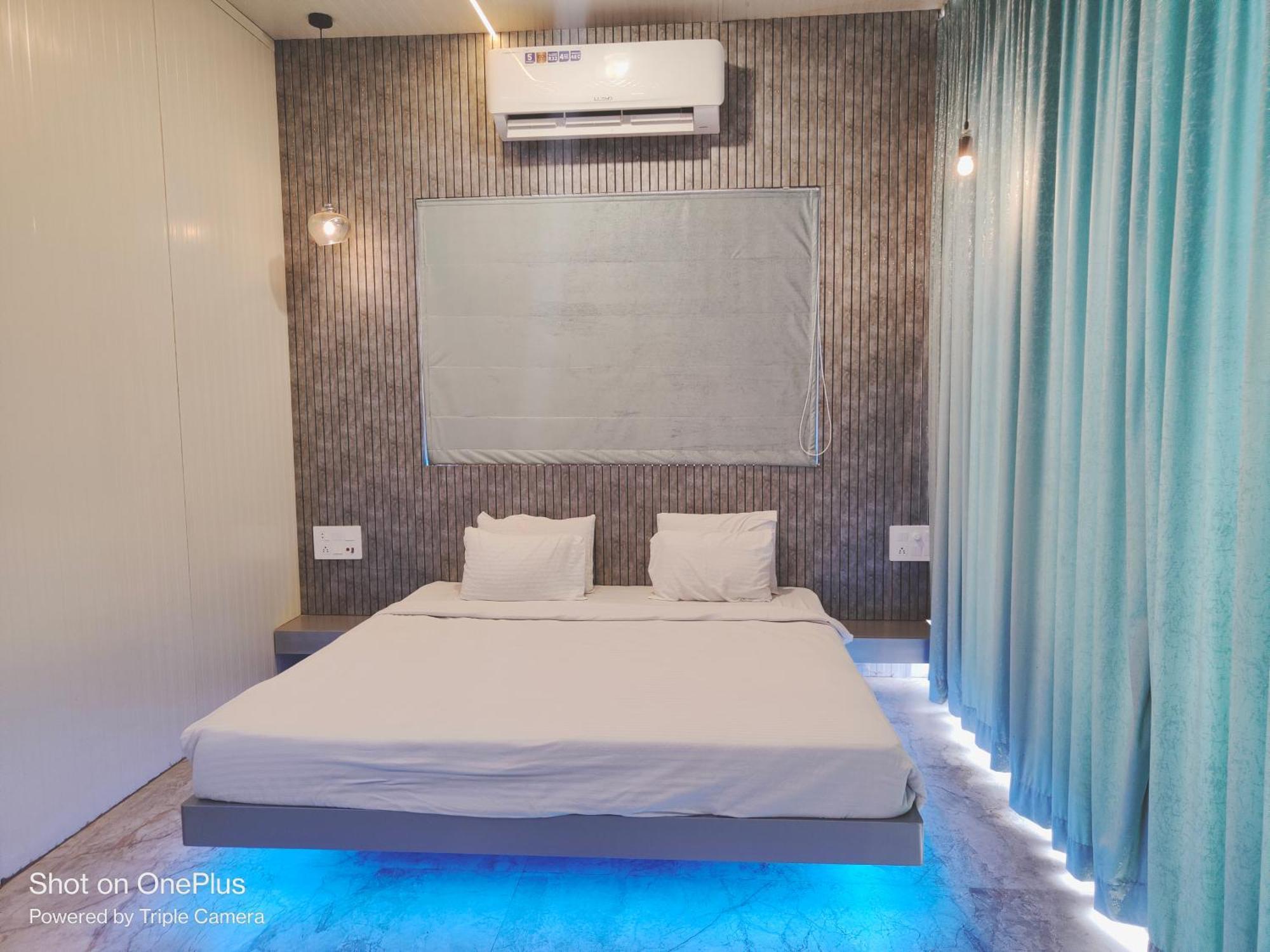 Vss Lawns & Resorts Llp Shahada Exteriér fotografie