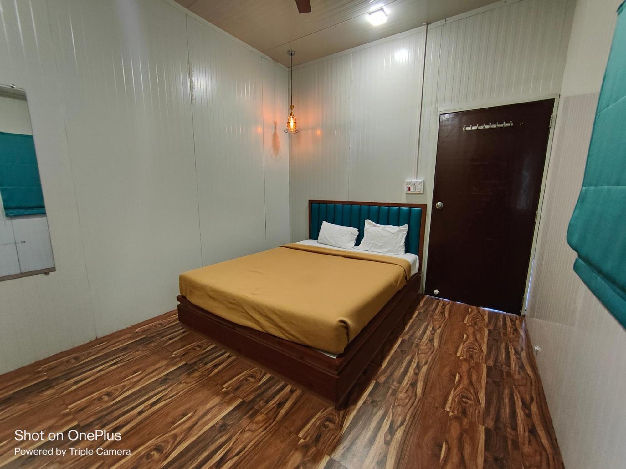 Vss Lawns & Resorts Llp Shahada Exteriér fotografie