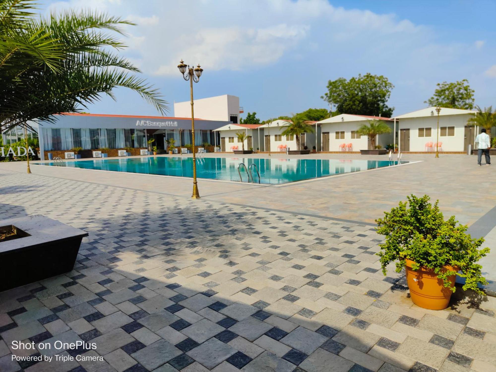 Vss Lawns & Resorts Llp Shahada Exteriér fotografie