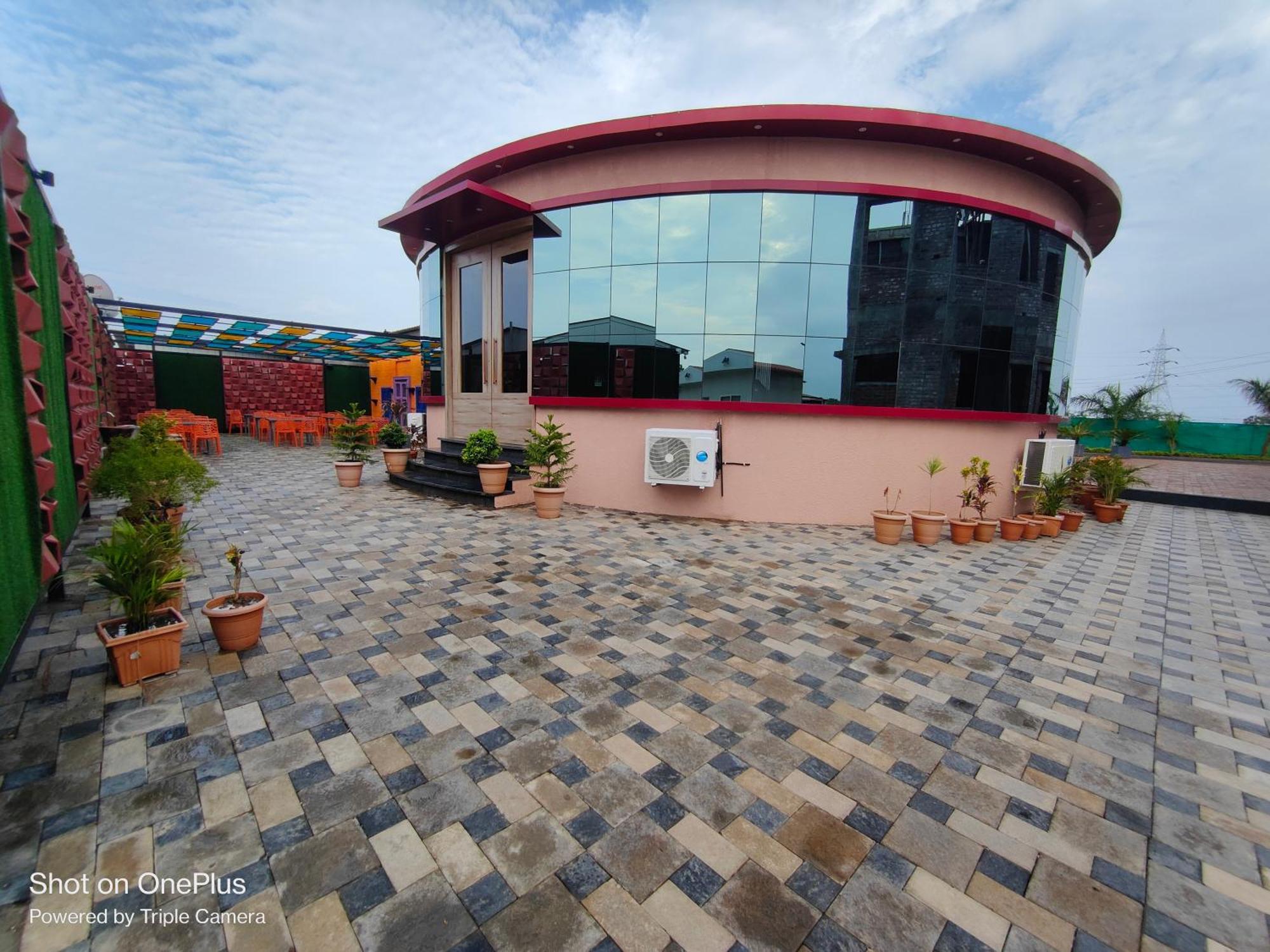 Vss Lawns & Resorts Llp Shahada Exteriér fotografie