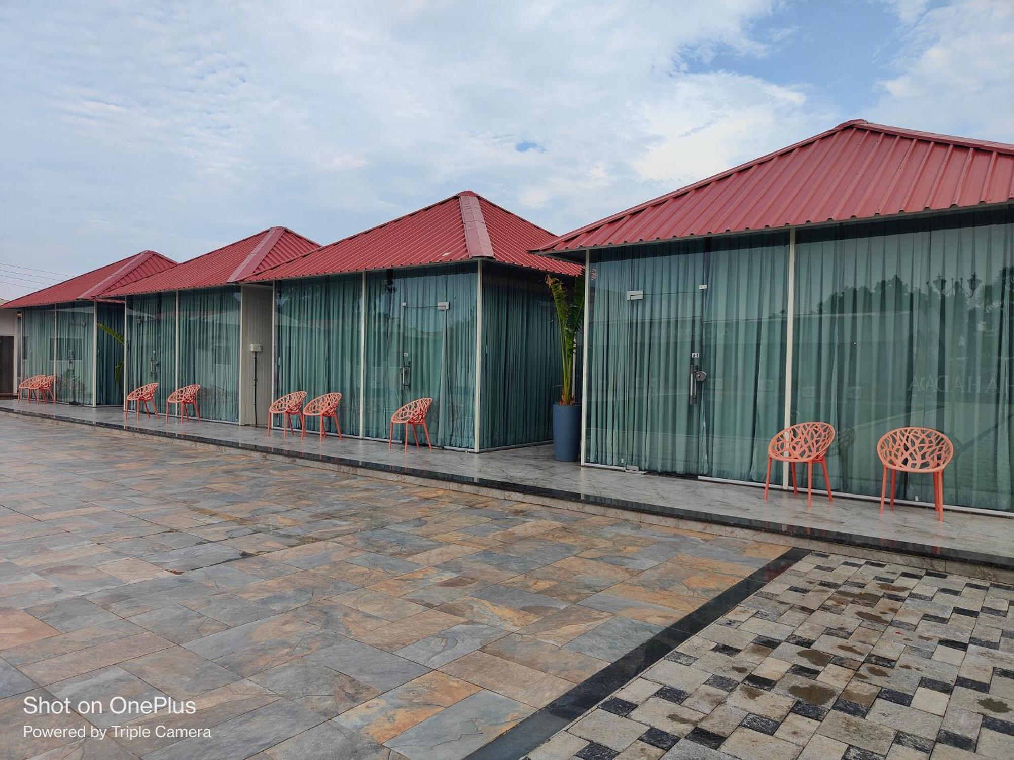 Vss Lawns & Resorts Llp Shahada Exteriér fotografie